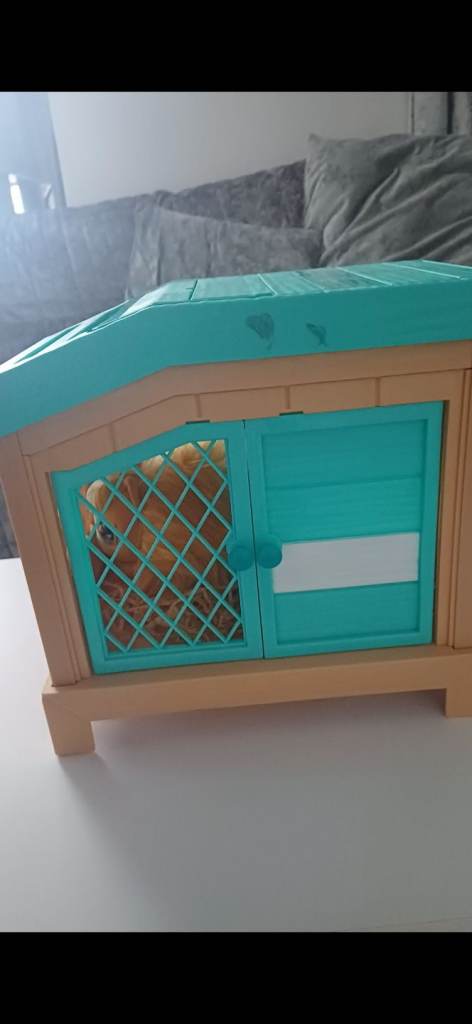 Polly pockets suitcase island and guinea pig live pet toy