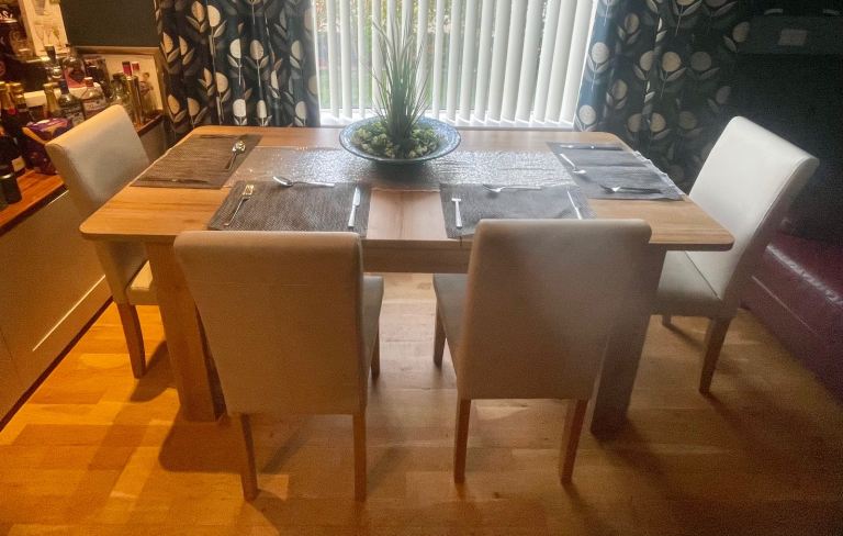 Habitat Extending Dining Table & 6 Chairs