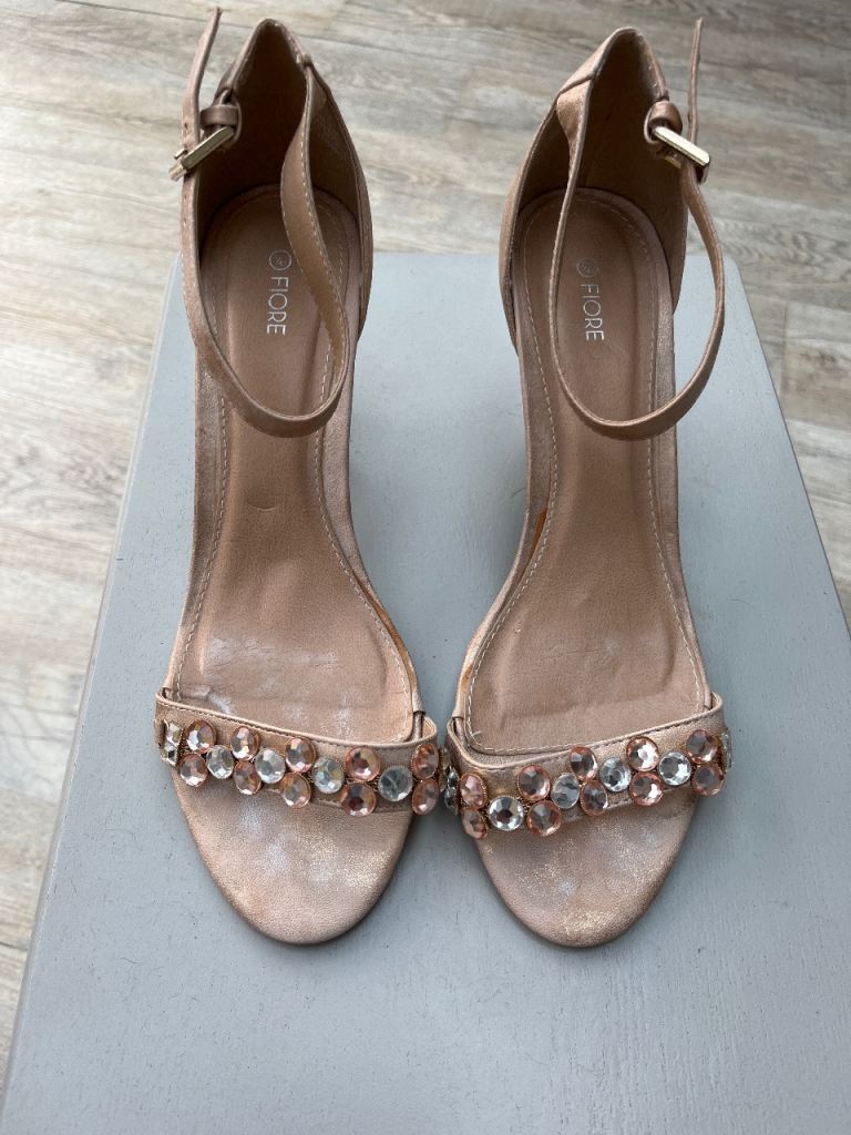 Gold suede effect studded shoes 7 (41)
