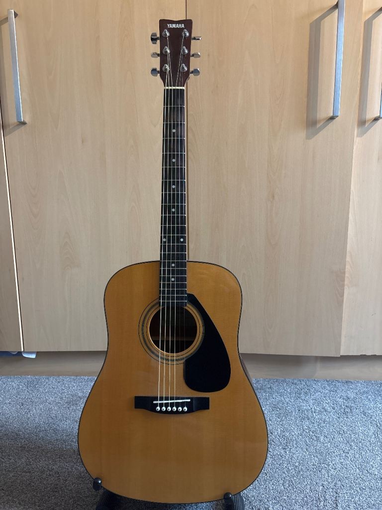 Yamaha Acoustic Guitar + Bag, Strap and Stand (New Strings)