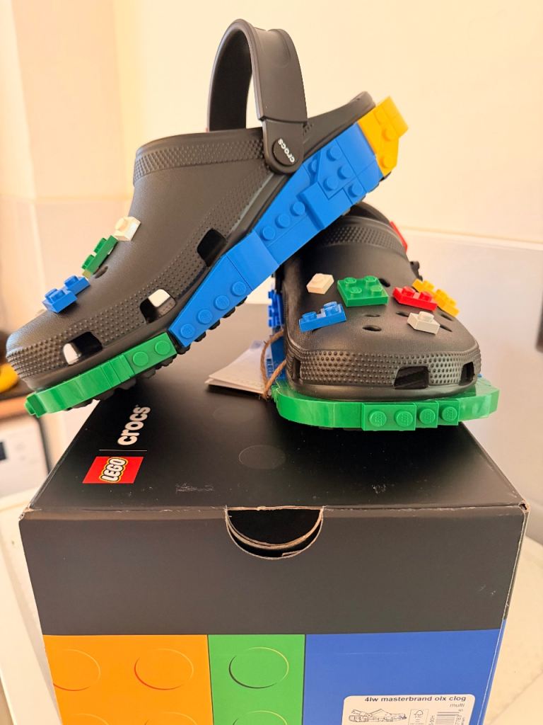 Lego X Crocs - Master brand - Brand new - Boxed - U.K. Size 9 - E.U. 43