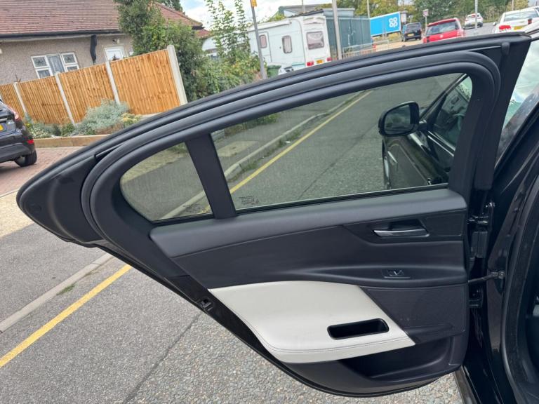 2017 Jaguar XE 2.0d R-Sport Auto Euro 6 (s/s) 4dr SALOON Diesel Automatic