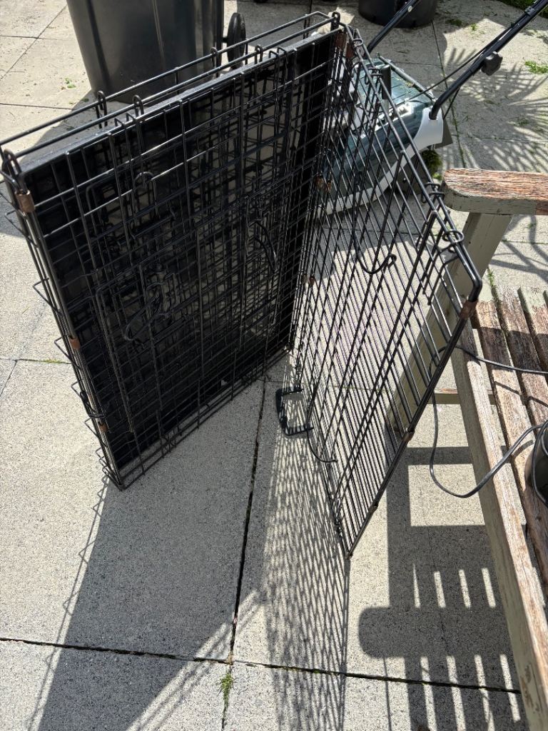 Dog cage 
