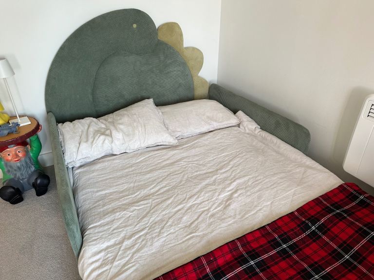 Kids Dinosaur Bed – Excellent Condition