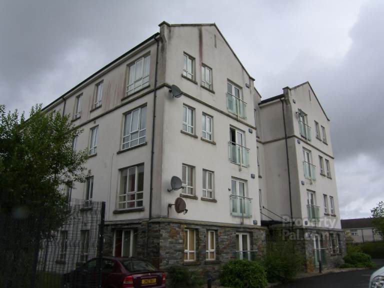 2 bedroom flat to rent in Pennerthorne court