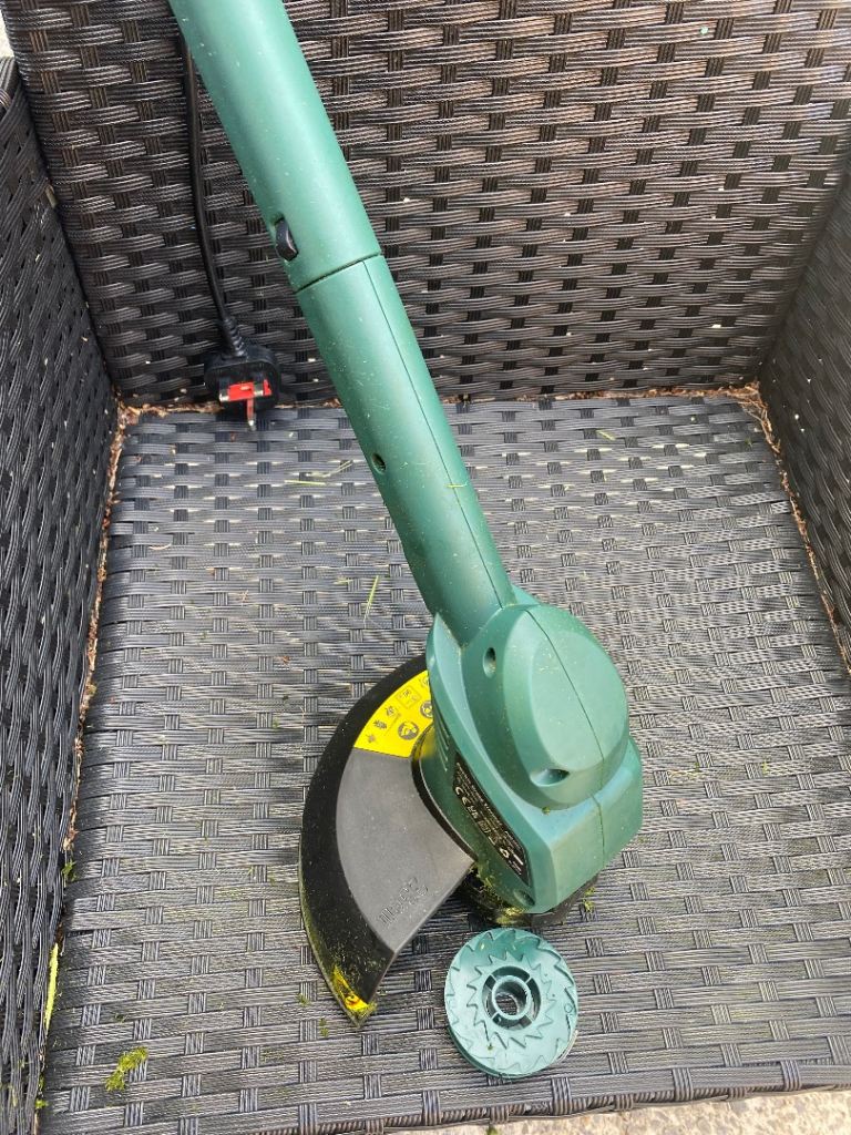 Grass strimmer and new wire reel