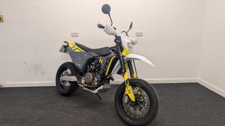 HUSQVARNA 701 SUPERMOTO ** ABS - TRACTION CONTROL - MOT MAY 2027 **