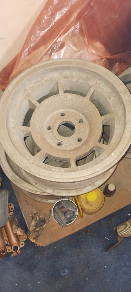 Alloy wheels 