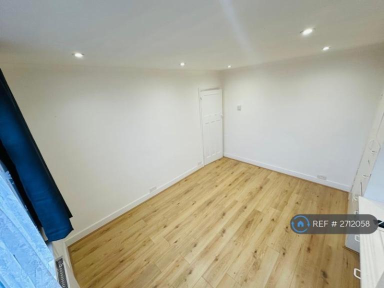 4 bedroom house in South Park Road, Ilford, IG1 (4 bed) (#2712058)