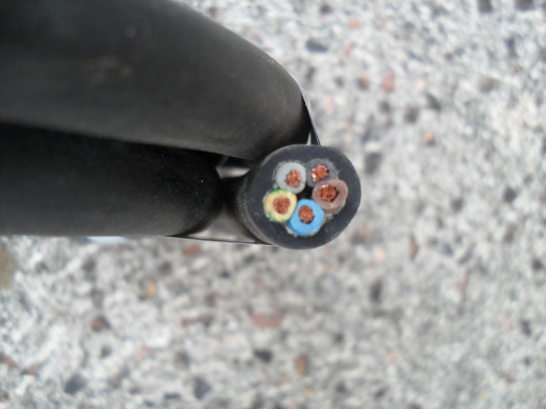 New 1.6 metres x 5 core 2.5mm2 H07RN-F rubber flexible cable wire. 3 phase.