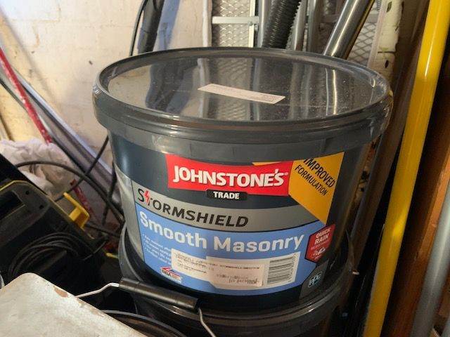 3 x 10 litres JOHNSTONE STORMSHIELD SMOOTH MASONRY PAINT