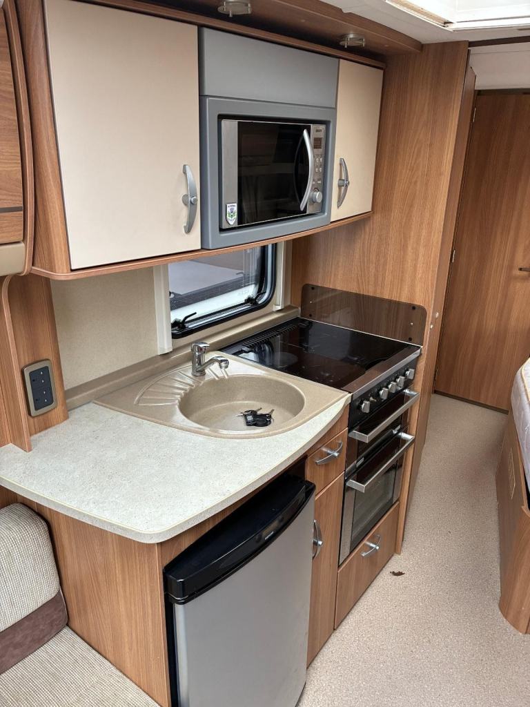 2012 Swift Conquer 570