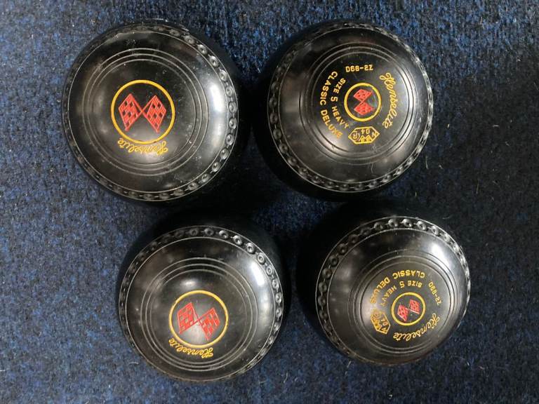 Henselite Lawn Bowls Set - Classic Deluxe Size 5 Heavy