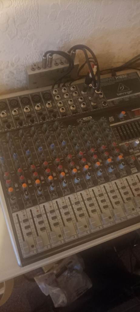 Behringer Xenyx X1832USB Mixer
