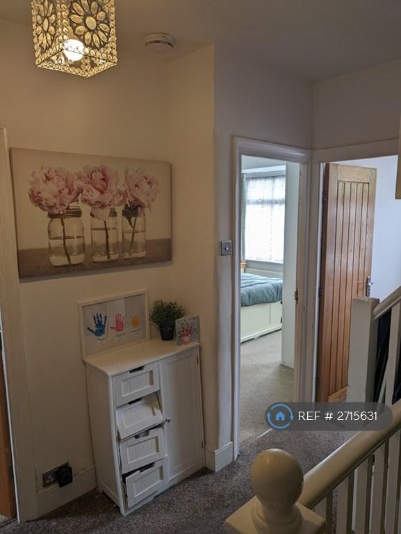 3 bedroom house in St Albans Avenue, London, E6 (3 bed) (#2715631)