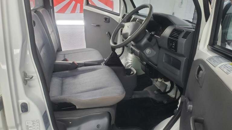 Mitsubishi minicab pickup 650cc 4wd fresh japanese import only 18k miles 07