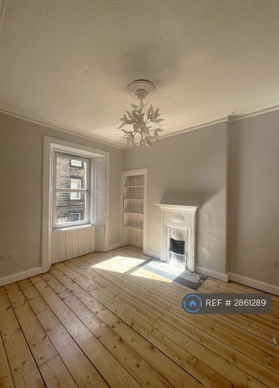 2 bedroom flat in Broughton Road, Edinburgh, EH7 (2 bed) (#2861289)