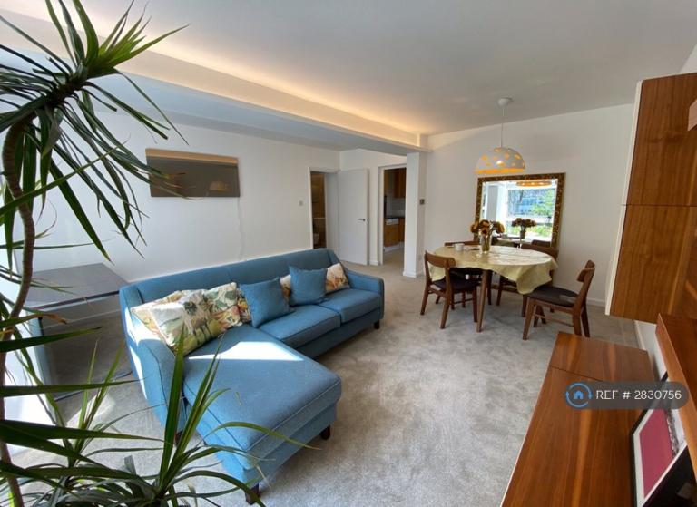 2 bedroom flat in Kestrel House, London, SW11 (2 bed) (#2830756)