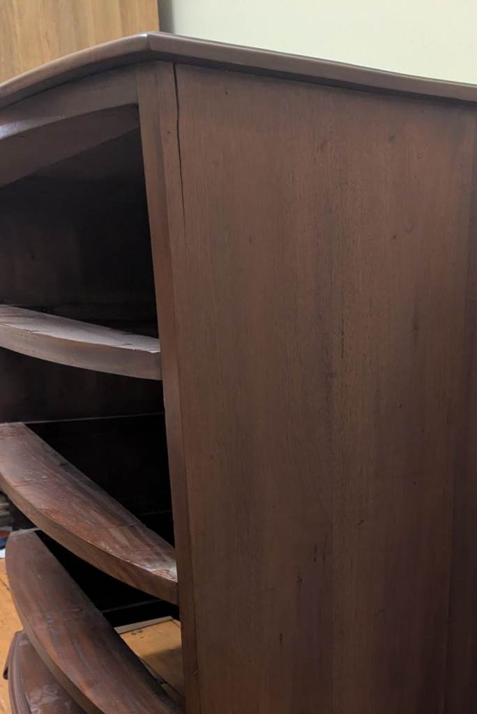 Mahogany chest of drawers