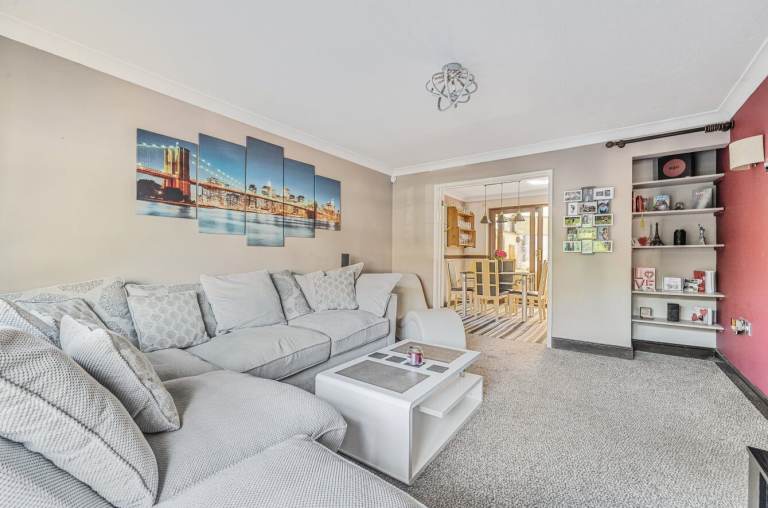 3 bed detached house