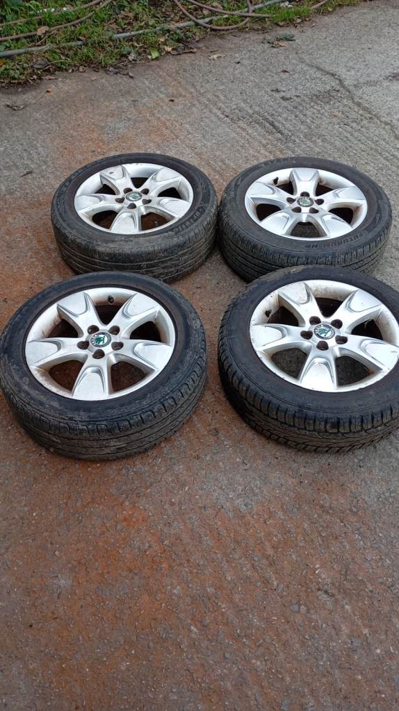 Set of 4 Skoda alloy wheels and tyres 195/55R15