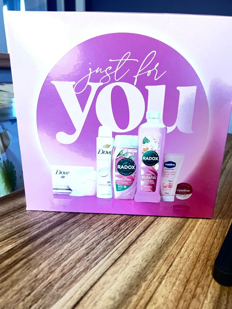 6 pieces Bath and Beauty Gift set