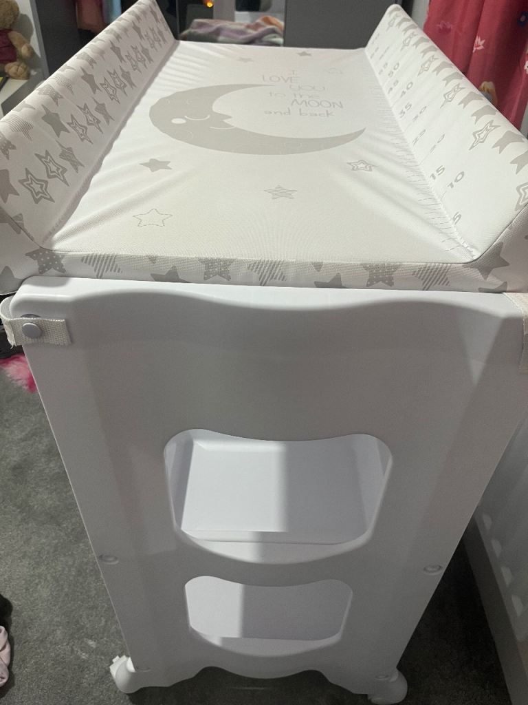 Babylo changing table with bath tub