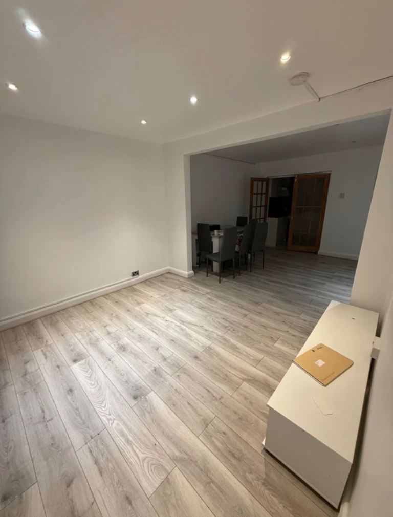 3 bed house, Central Slough with parking for 2 cars. Close to Slough Station, High St & Farnham Rd