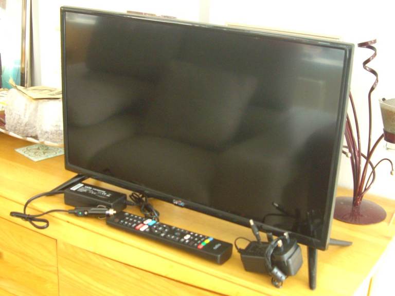 Cello LED Caravan/Motorhome 24" Television 12/240 volt 