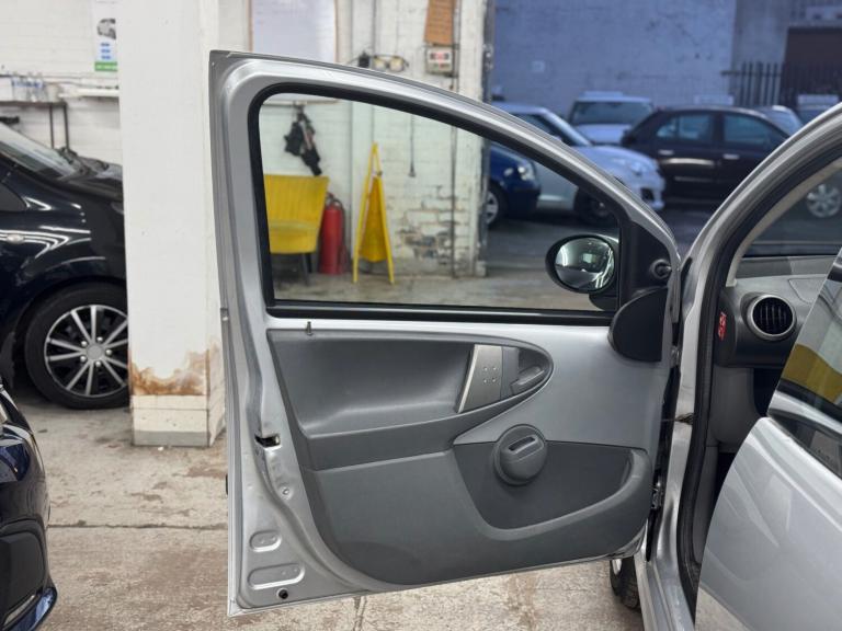 2009 Peugeot 107 1.0 Urban 5dr 2-Tronic HATCHBACK Petrol Automatic