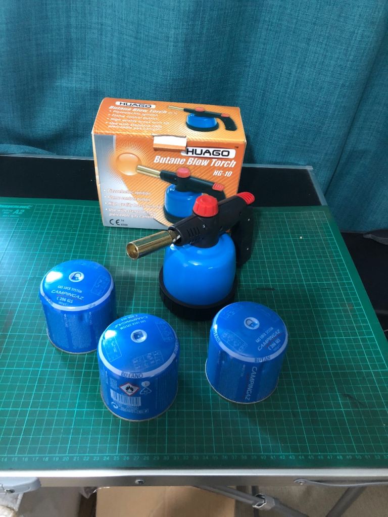 Brand new Butane Gas blow lamp with 3 butane bottles.