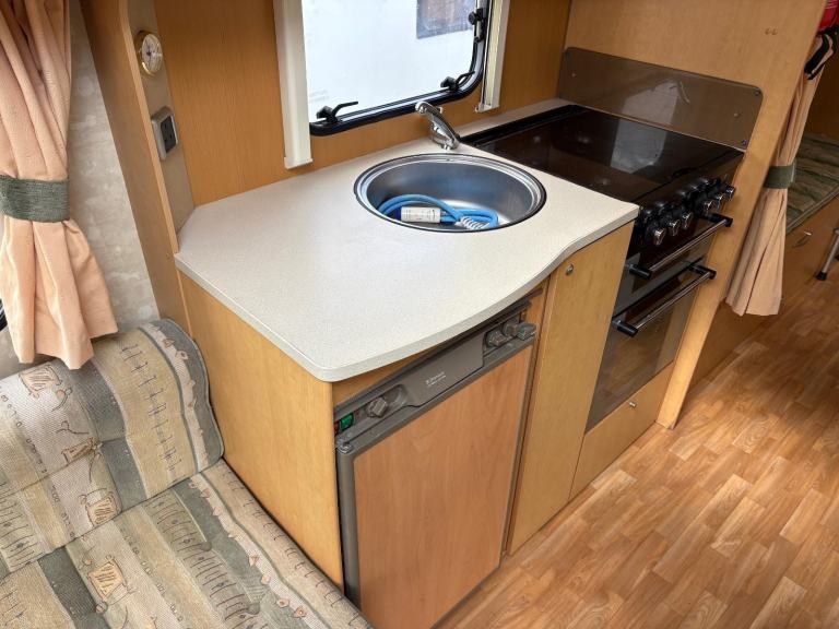 ABBEY AVENTURA 340 -TWIN AXLE- FIXED BUNK BEDS + END WASHROOM 