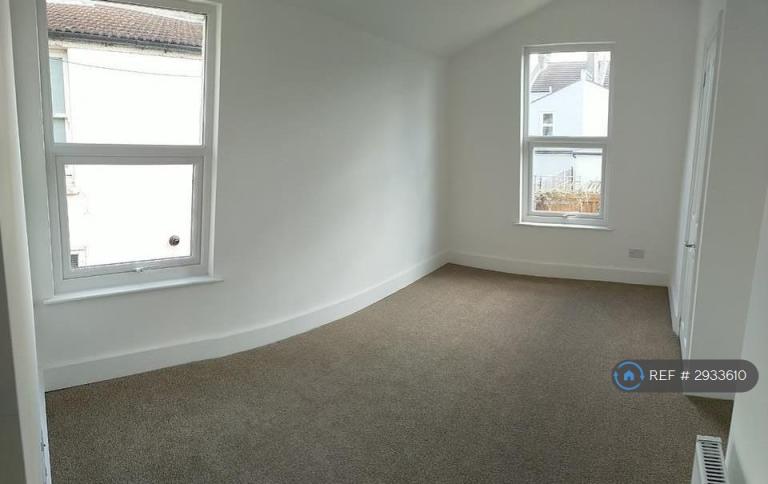 4 bedroom house in St. Leonards Road, Southend-On-Sea, SS1 (4 bed) (#2933610)