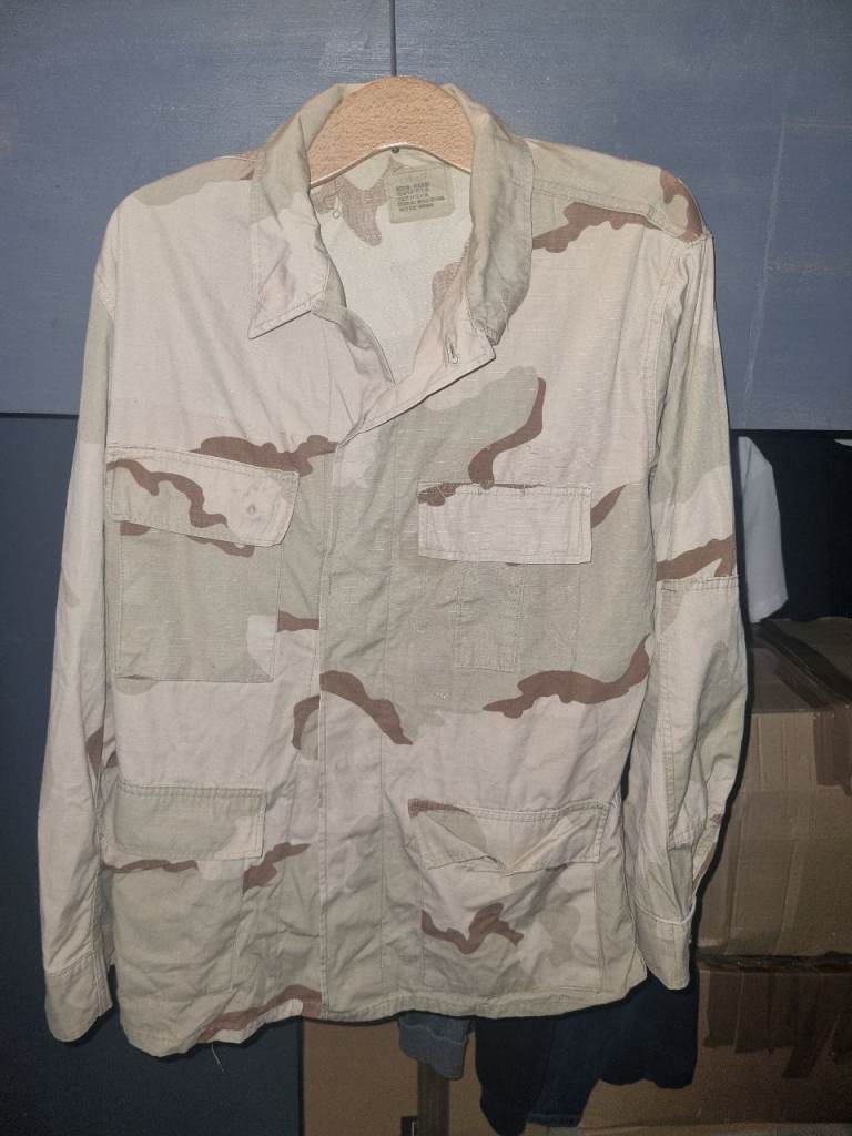1990's Vintage US Army Desert Camo Jacket Size Regular