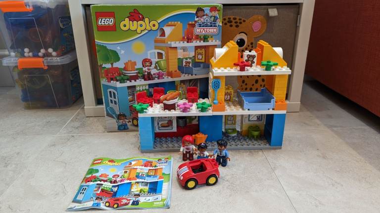 Lego Duplo 10835 Family House Set – Good Condition, with figures and car