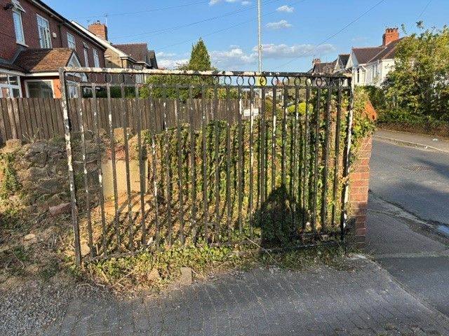 Metal gate