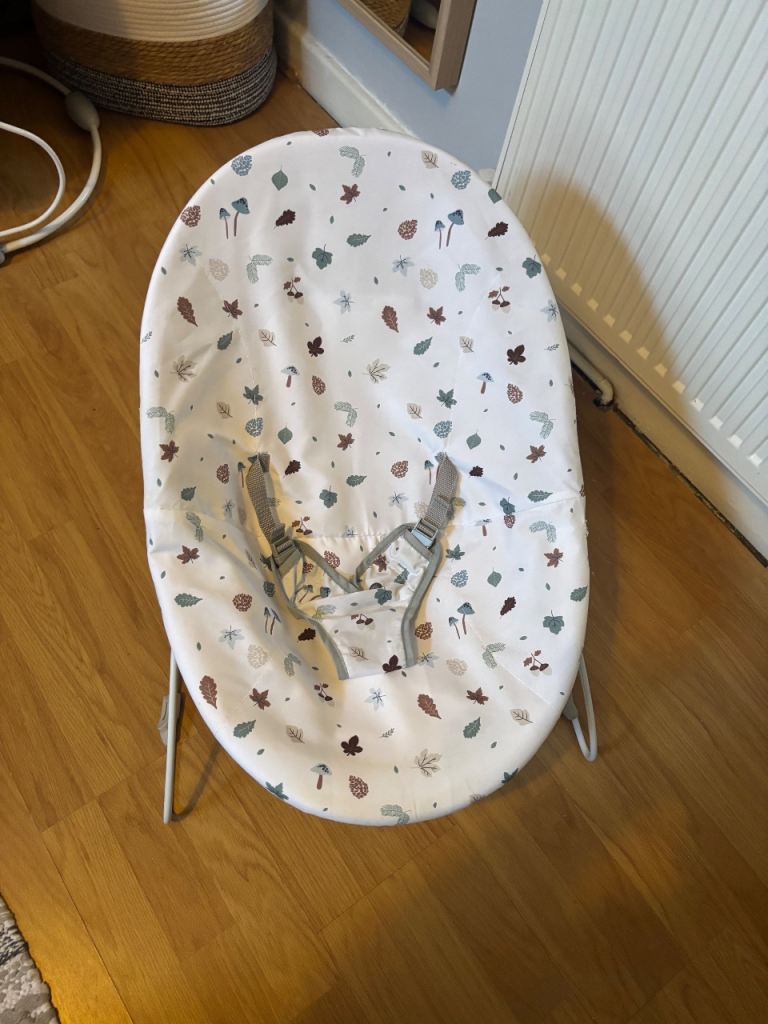 Baby Bouncer with Leaf Print 