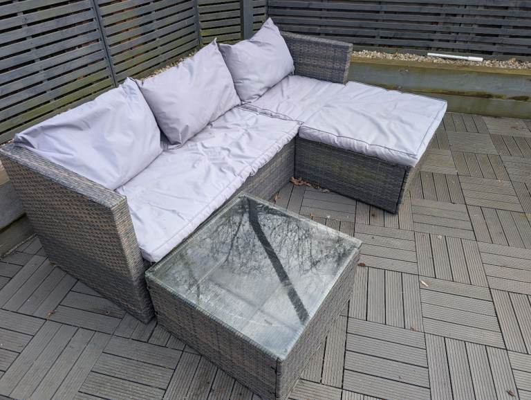 Outdoor sofa set and table 