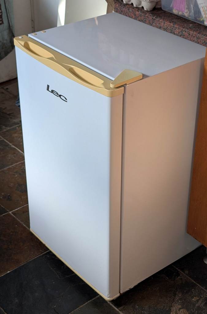 Lec under-counter freezer