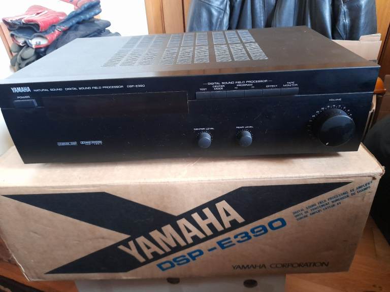 YAMAHA DSP-E390 DIGITAL SOUND FIELD PROCESSOR (rear and centre channels of a surround sound system)