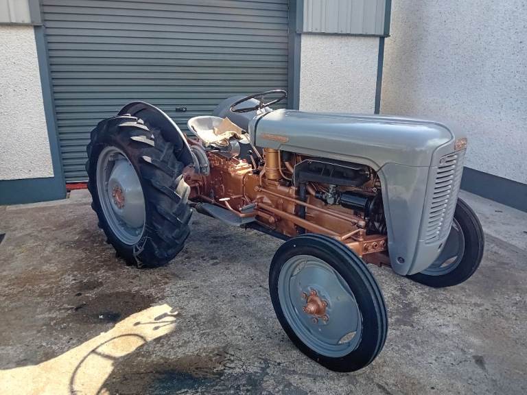 Ferguson fe35 gold belly tractor