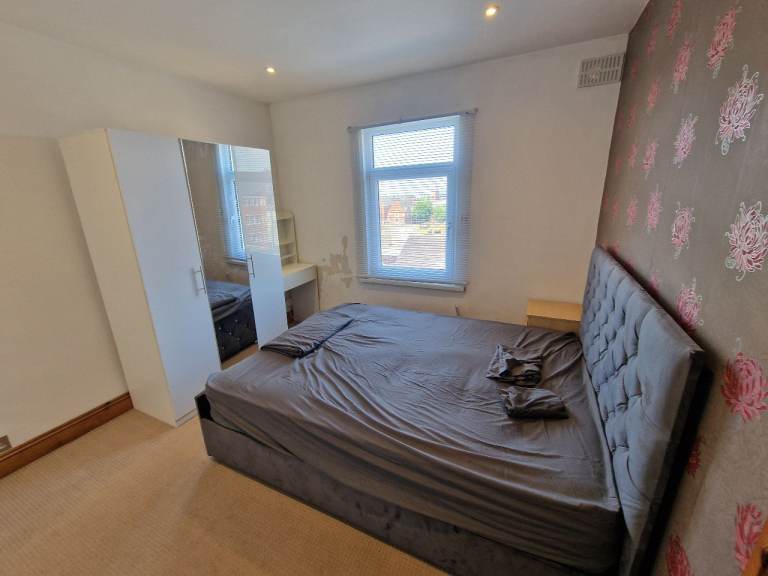Furnished Double Room to Rent – Swindon – All Bills Included (SN1- near town center)