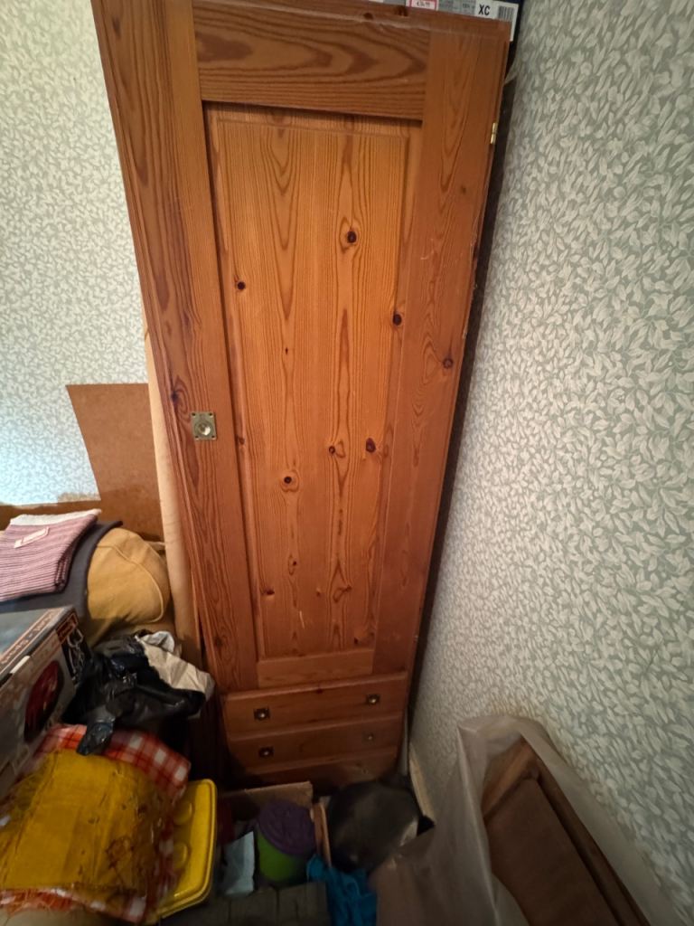 Bedroom furniture pine 