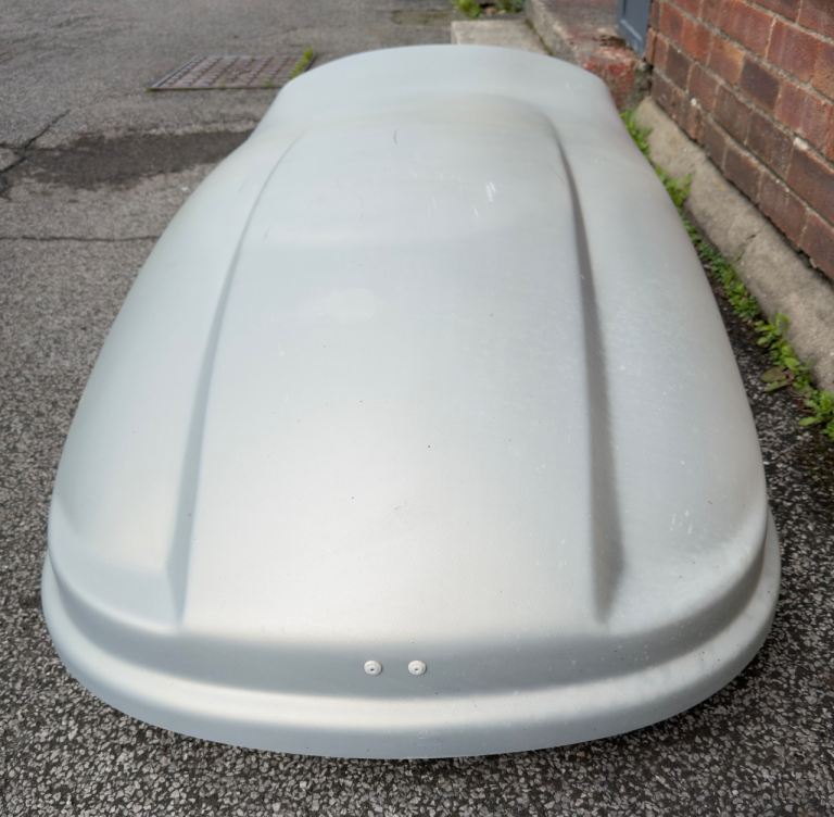 XL roof box