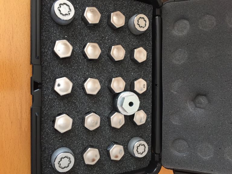 Full silver wheel nut kit including locking nuts and nut key