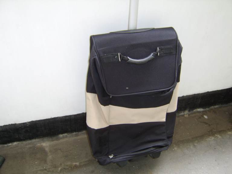 EXPANDABLE LIGHTWEIGHT SUITCASE