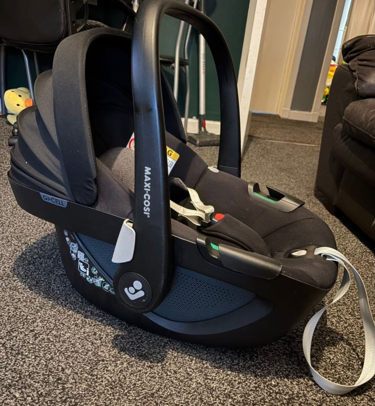 Car Seat 0-12 months Maxi Cosi Swivel Isofix