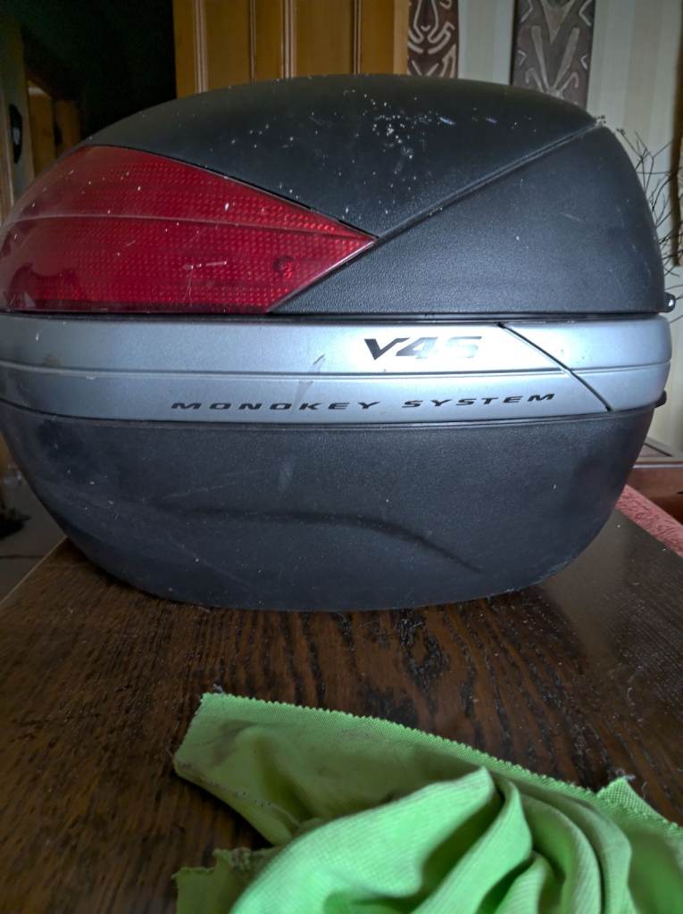 Givi V46 top box