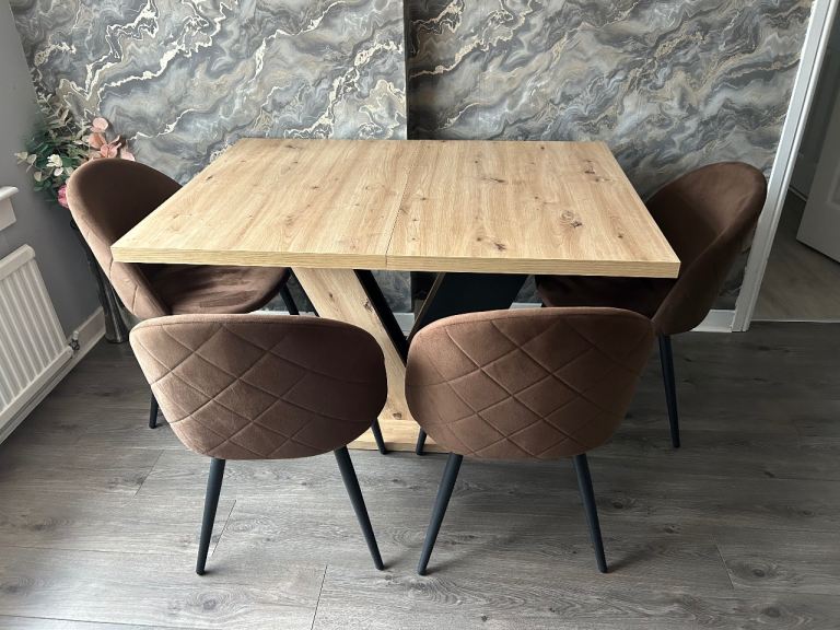 Dinning table and 4 chairs 
