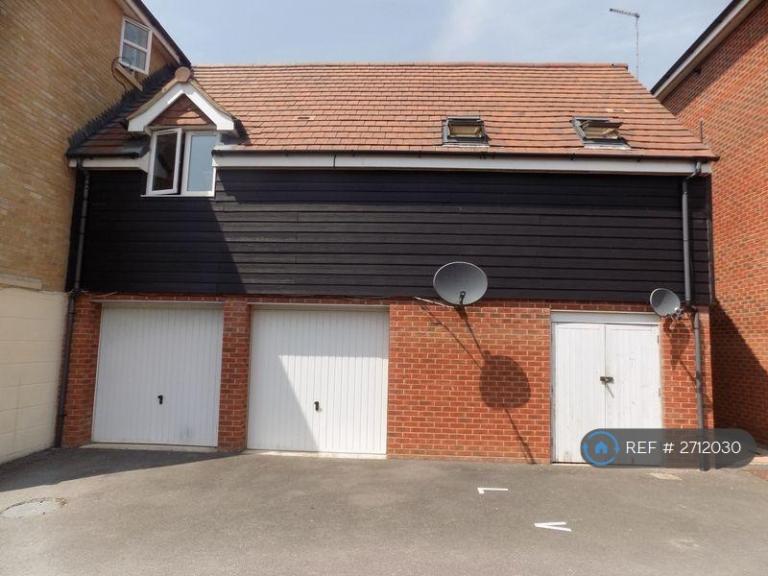 2 bedroom flat in Torun Way, Swindon, SN25 (2 bed) (#2712030)